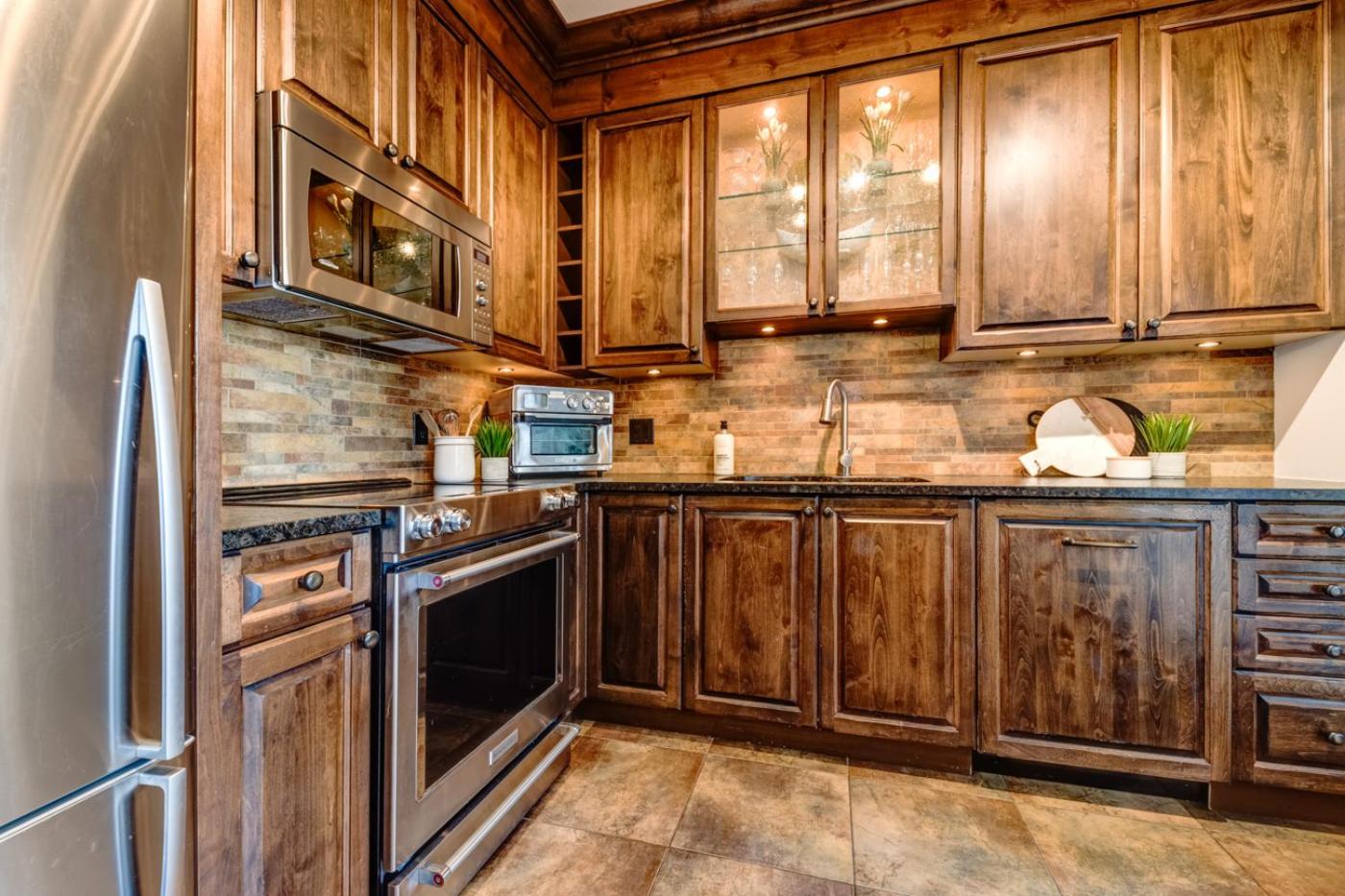 Central 2BR with Prime Amenities