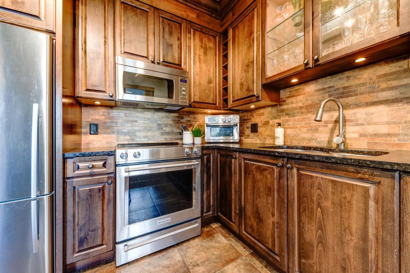 Central 2BR with Prime Amenities