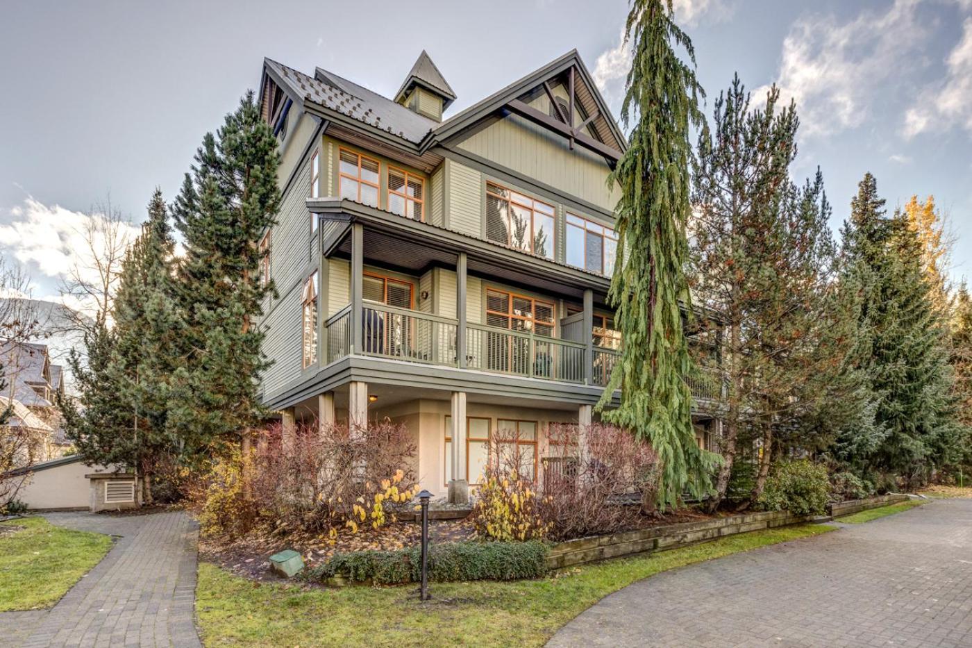 Central 2BR with Prime Amenities