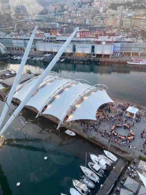 La Finestra sul cielo del porto antico di Genova view 2
