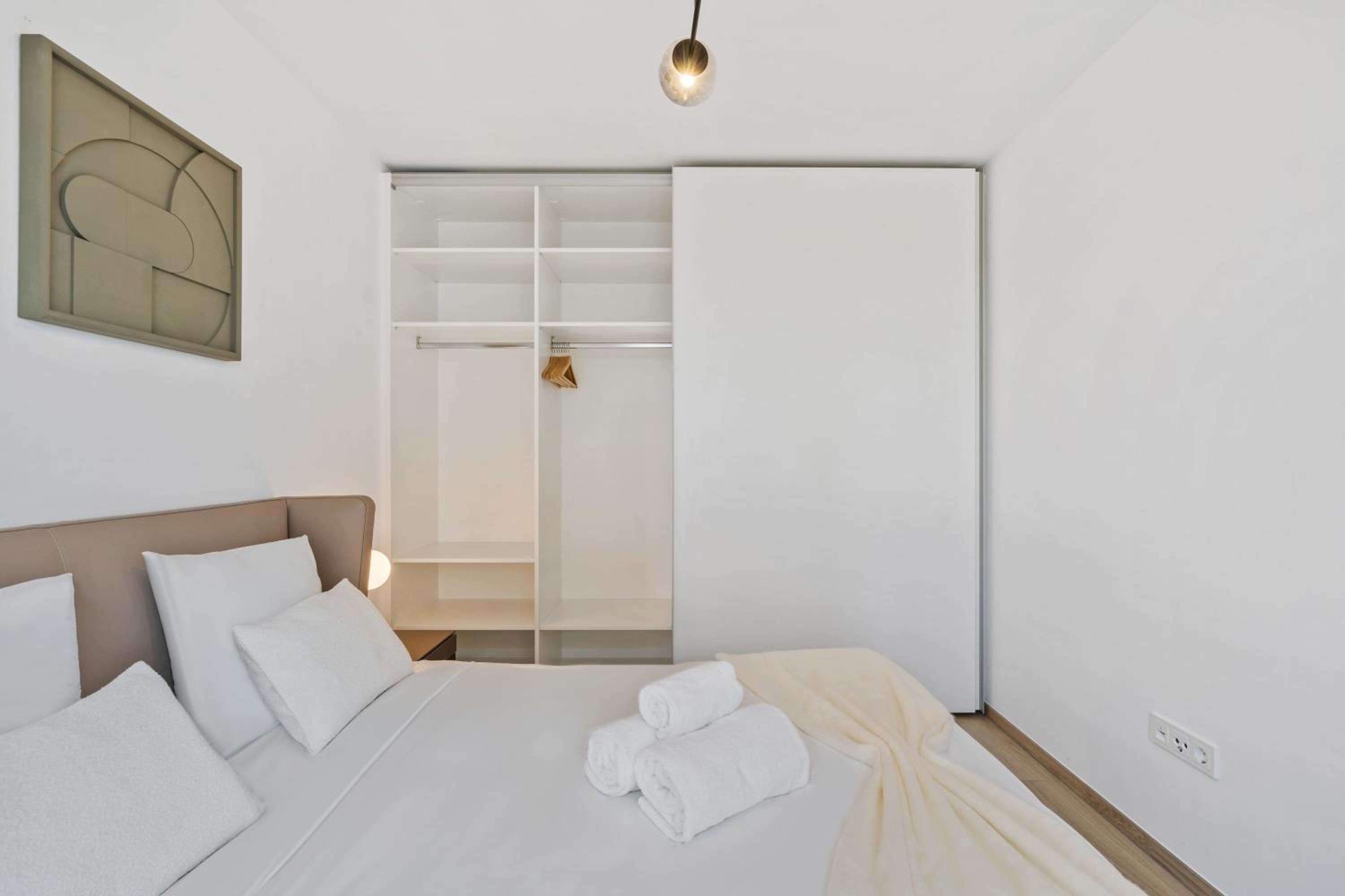 Luxurious 1-BR Apt in Gasperich, Luxembourg view 2