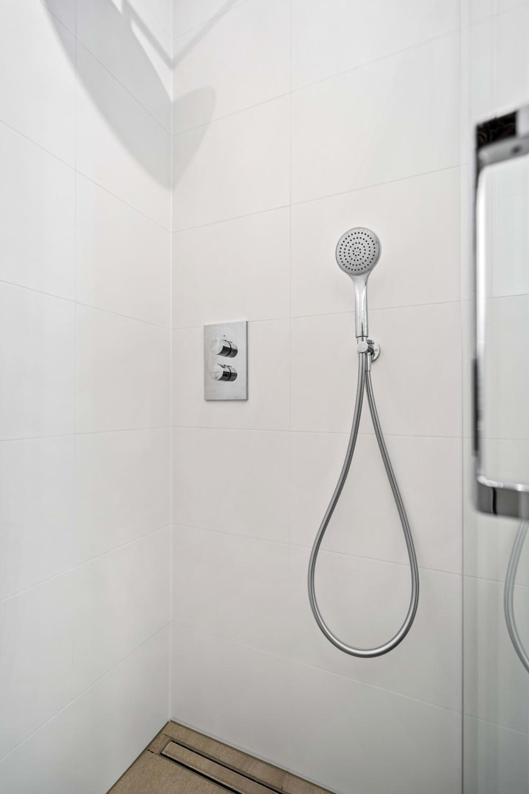 Luxurious 1-BR Apt in Gasperich, Luxembourg view 4