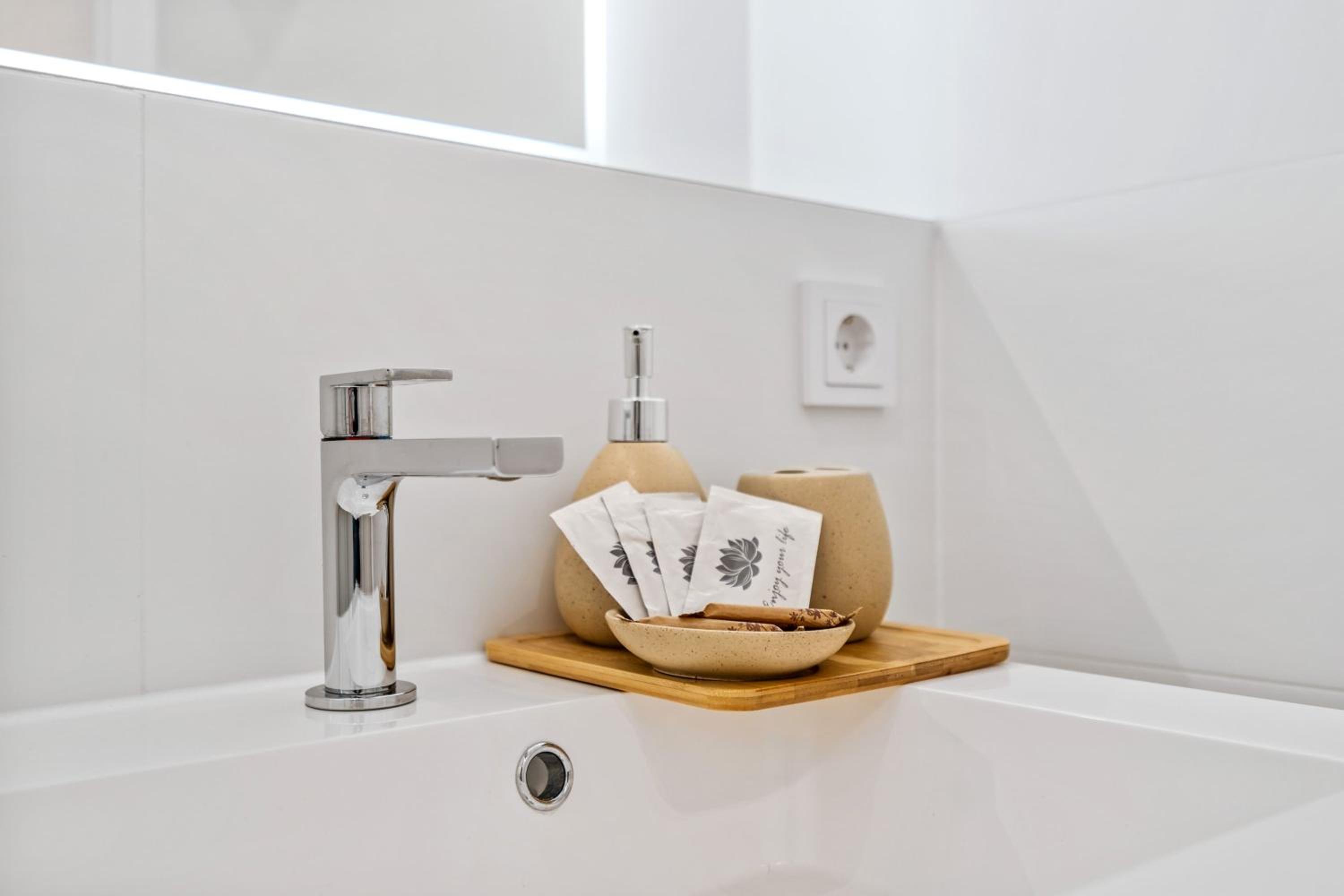 Luxurious 1-BR Apt in Gasperich, Luxembourg view 5
