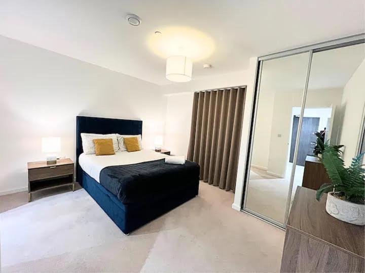 Large Morden 1 Bedroom Apartment London Catford Great Transport Links - Perfect for Long Stays view 5