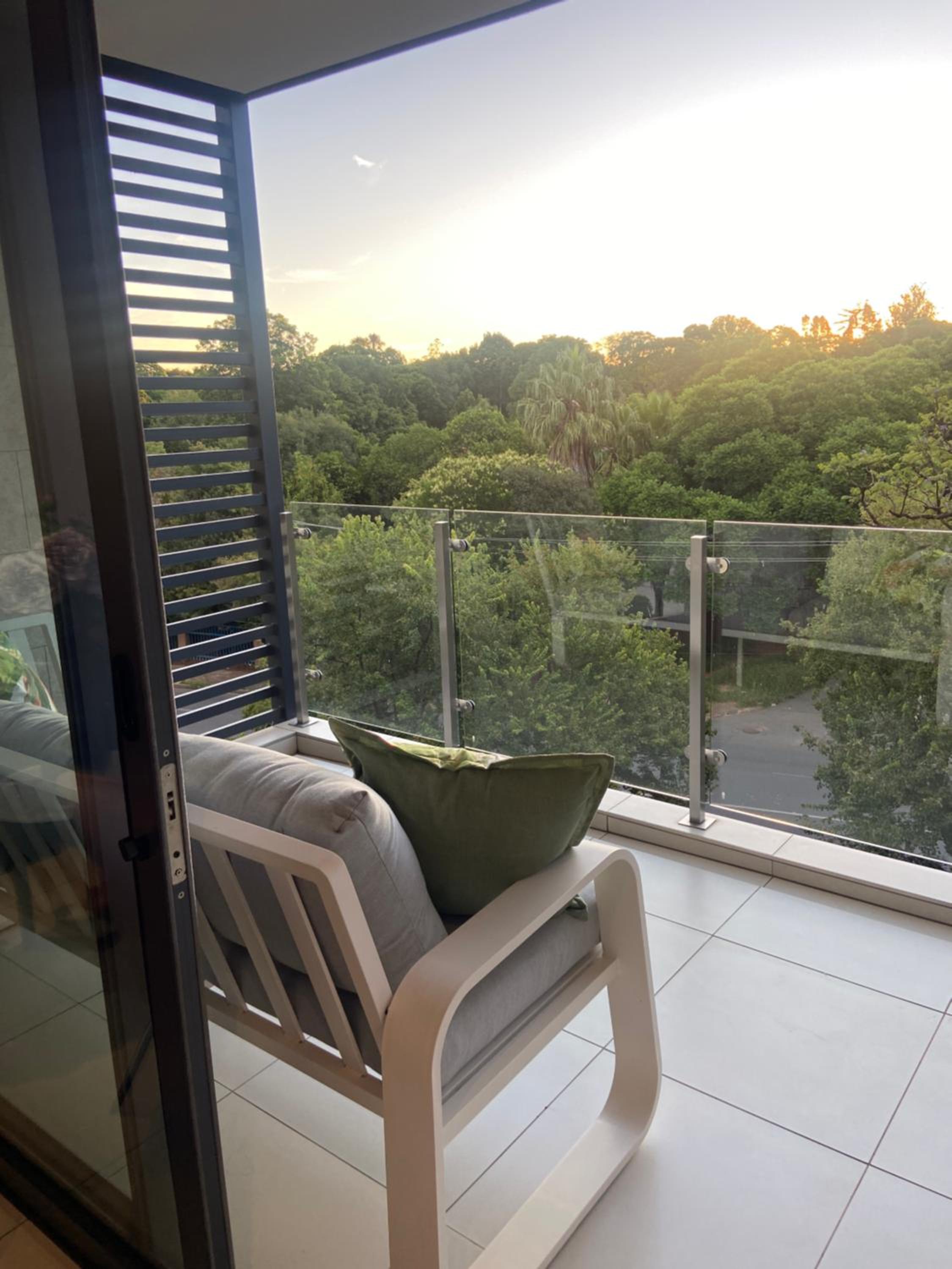 Trendy 2-bed 2-bath Apartment