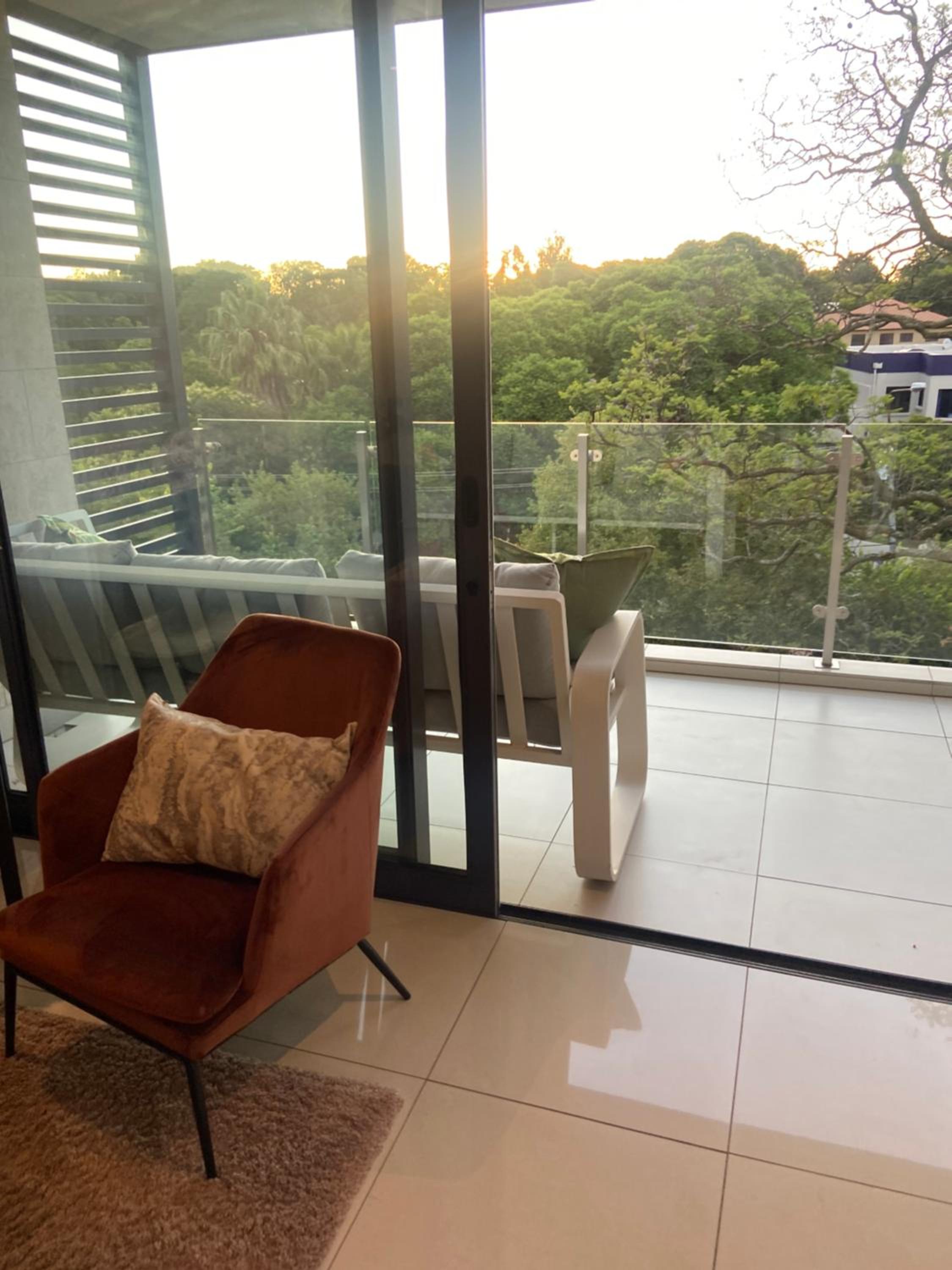 Trendy 2-bed 2-bath Apartment