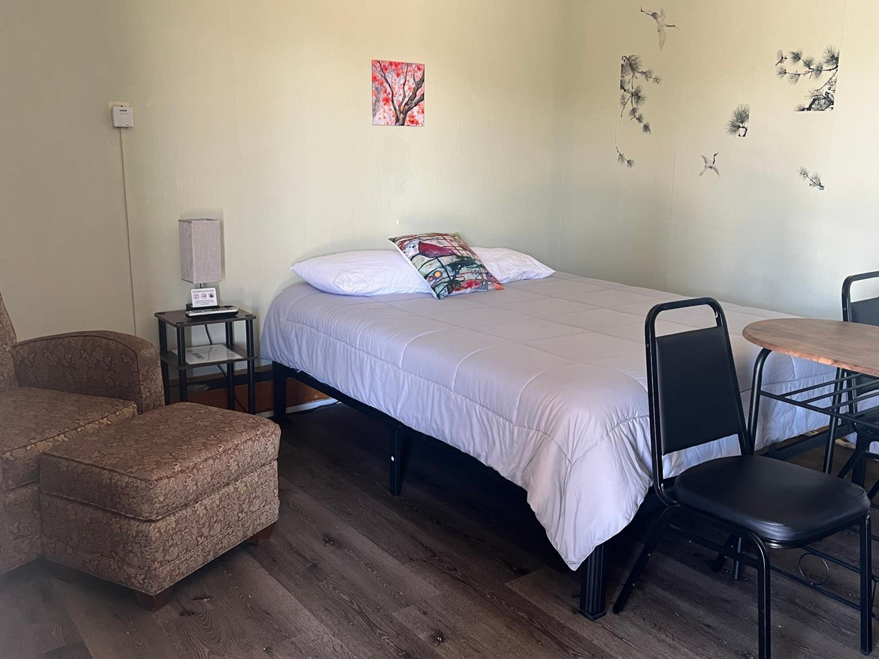 Midtown Inn & Suites