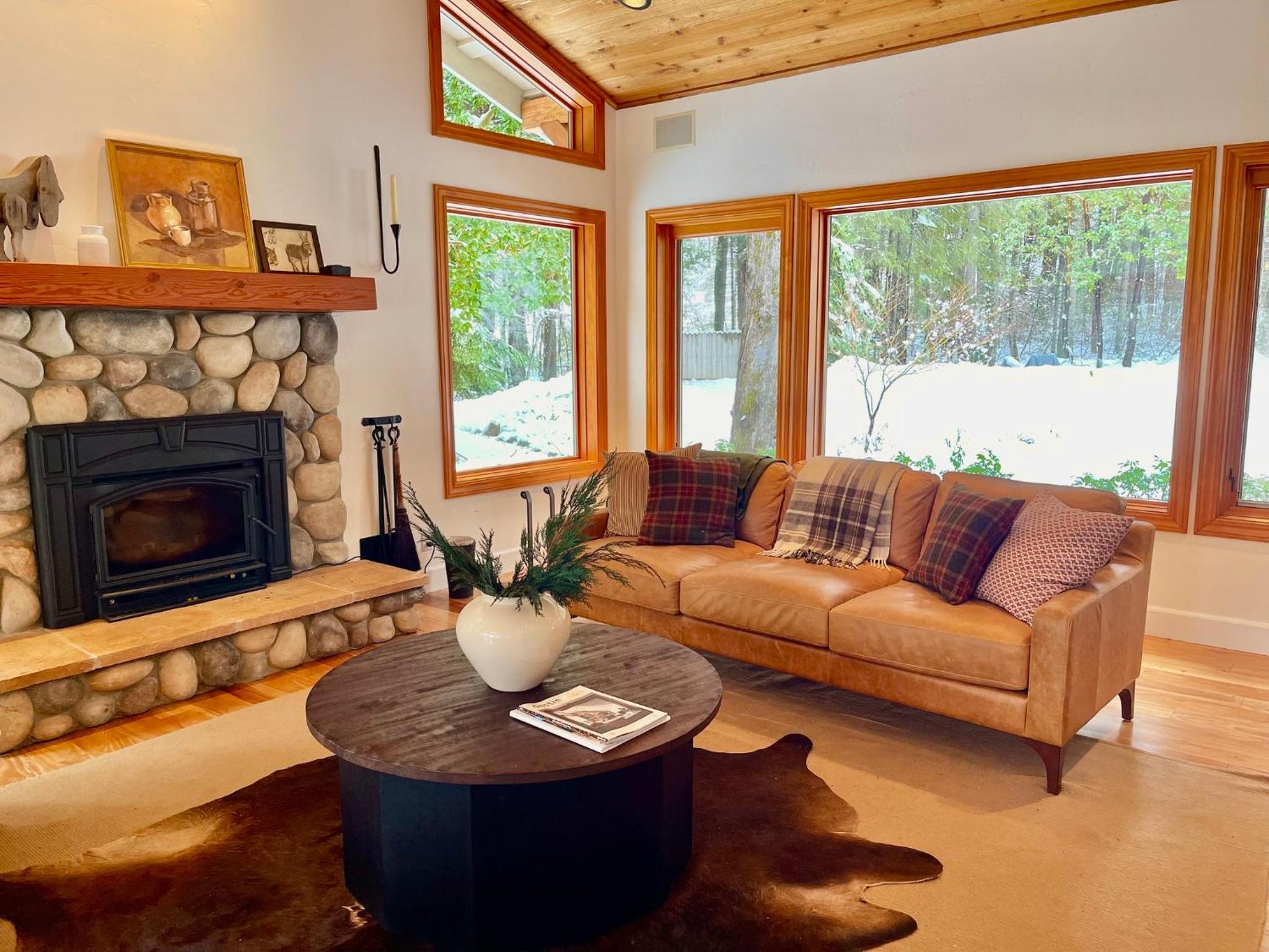 Lux, designer 8-acre retreat with private creek view 2