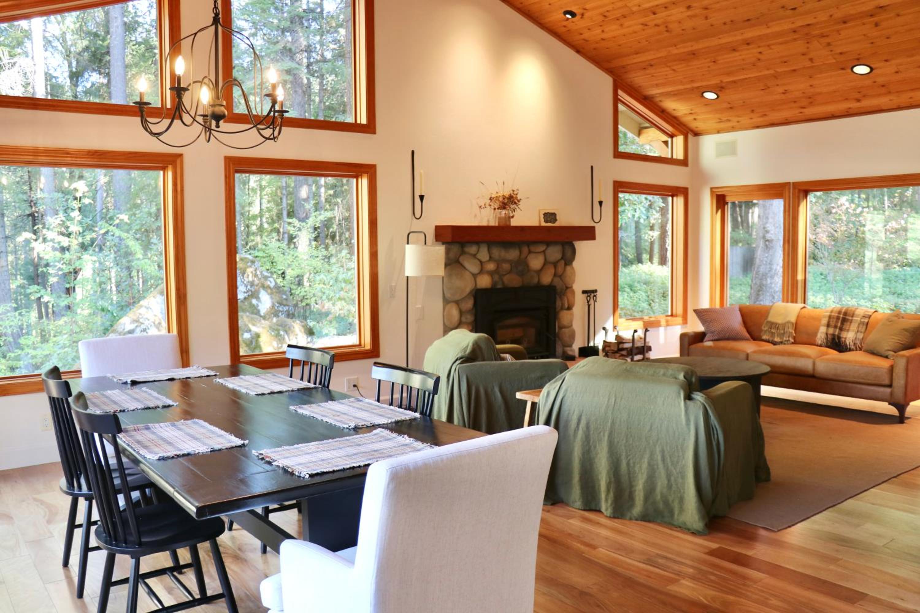 Lux, designer 8-acre retreat with private creek view 4