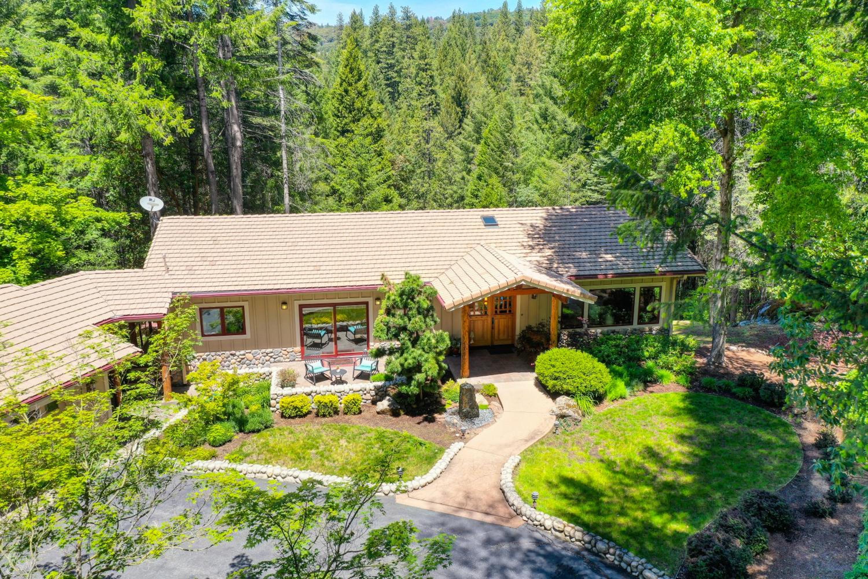 Grass Valley Vacations - Lux, designer 8-acre retreat with private creek - Property Image 1
