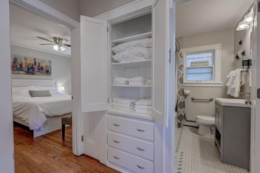Modern Elegance: Pet-Friendly + 5 Min to Downtown view 3