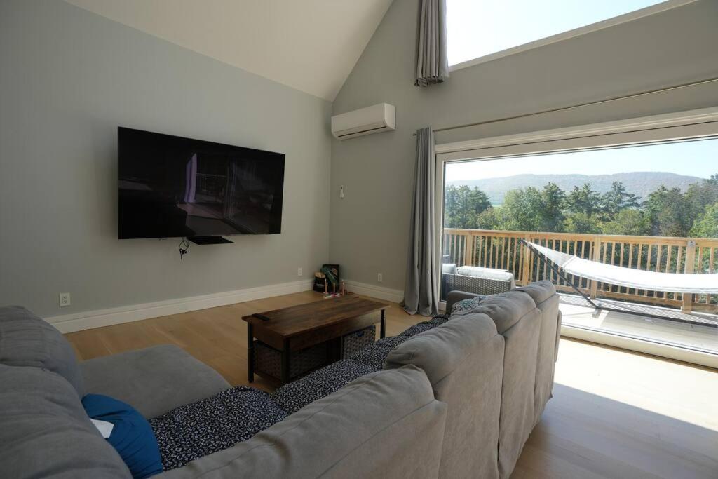 COZY COTTAGE WITH MOUNTAIN VIEW AT LAKEFRONT LOT view 3