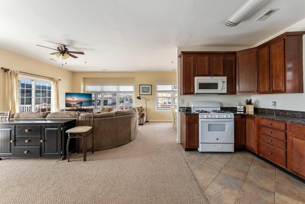 North Wildwood 3 Bedroom Condo! view 3