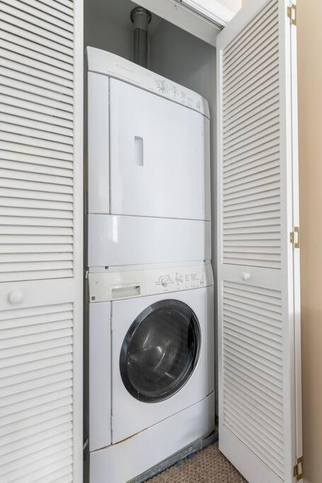 North Wildwood 3 Bedroom Condo! view 4