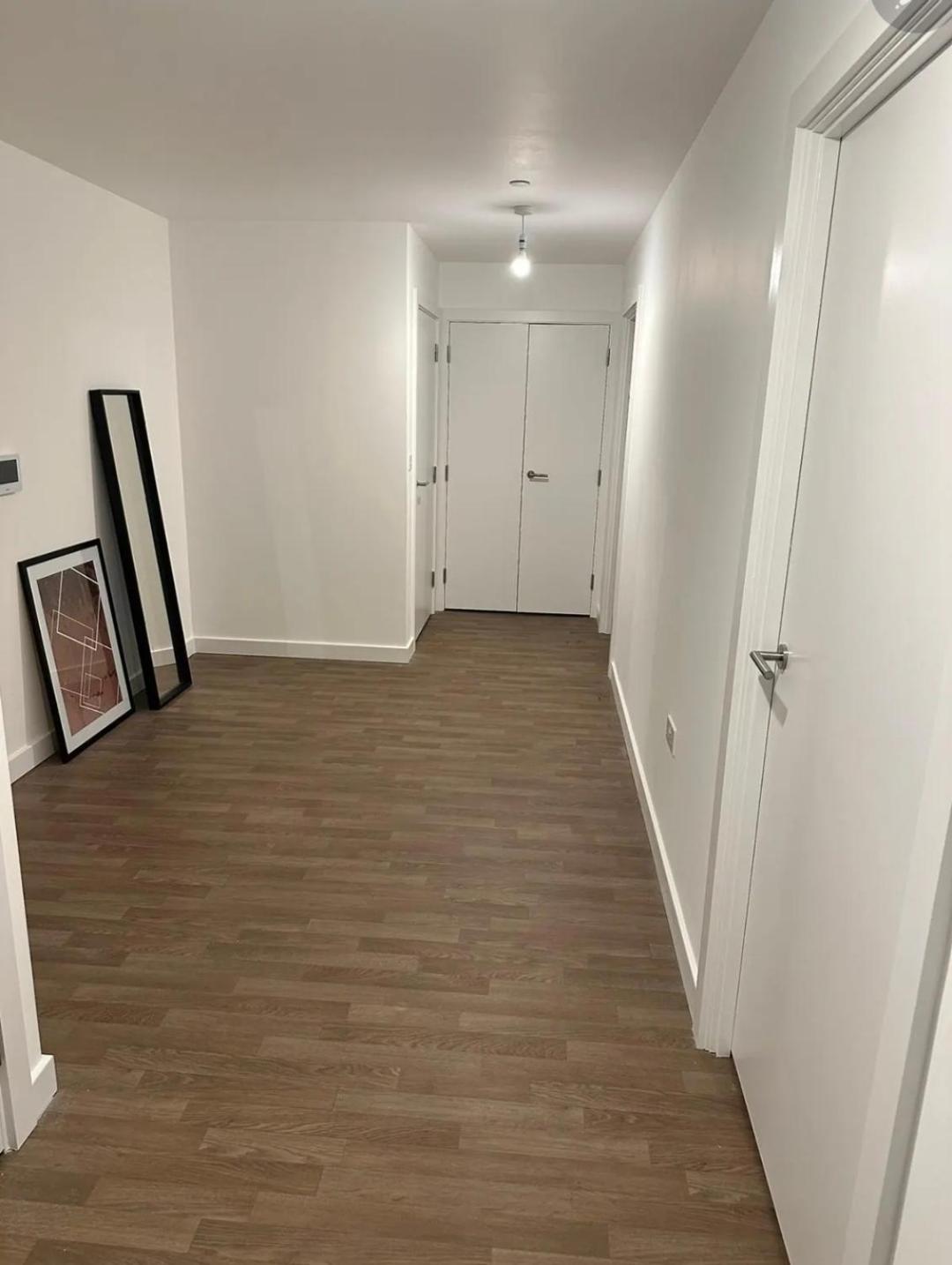 Large Morden 1 Bedroom Apartment London Catford Great Transport Links - Perfect for Long Stays view 3