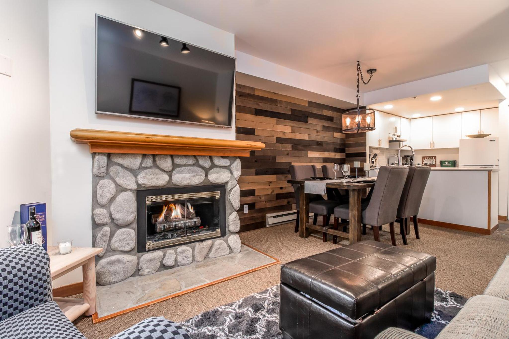 Creekside Slopeside 1BR with pool, hot tub, BBQ