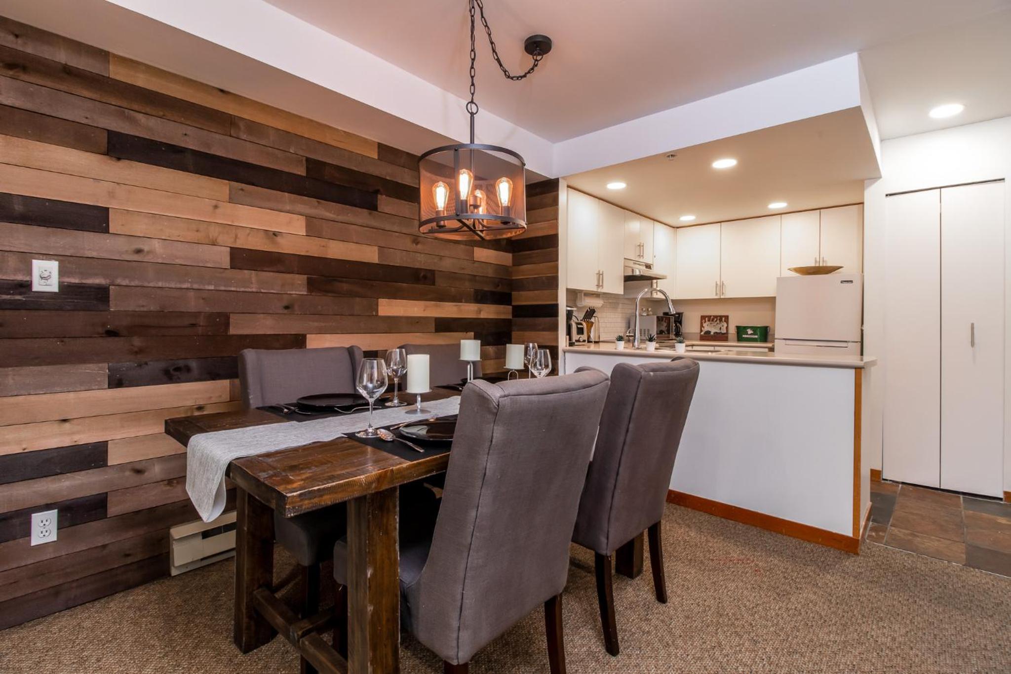 Creekside Slopeside 1BR with pool, hot tub, BBQ