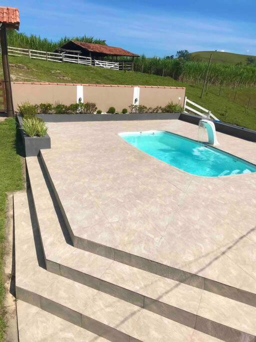 Recanto da Alegria - Casa em Cunha com Jacuzzi,Piscina,Rede,Churrasqueira,Lareira,Deck, Banco de coração