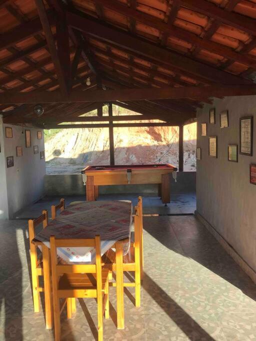 Recanto da Alegria - Casa em Cunha com Jacuzzi,Piscina,Rede,Churrasqueira,Lareira,Deck, Banco de coração