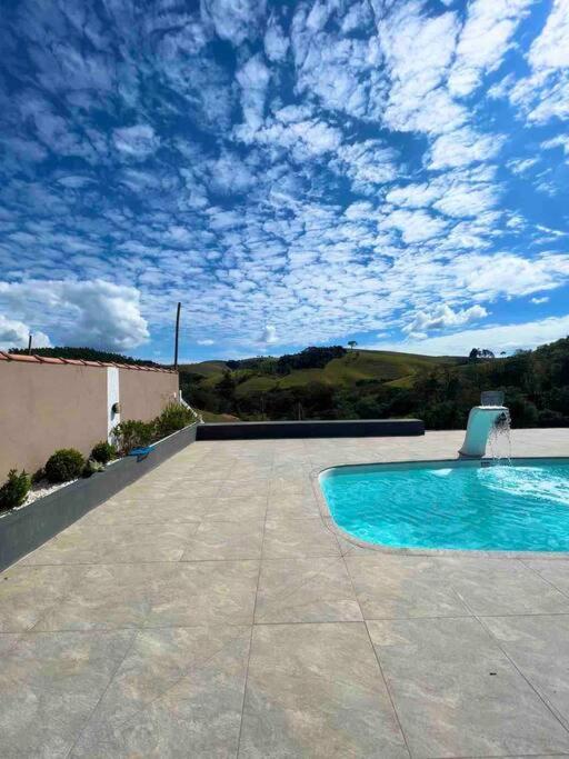 Recanto da Alegria - Casa em Cunha com Jacuzzi,Piscina,Rede,Churrasqueira,Lareira,Deck, Banco de coração