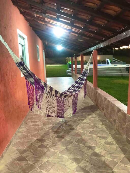 Recanto da Alegria - Casa em Cunha com Jacuzzi,Piscina,Rede,Churrasqueira,Lareira,Deck, Banco de coração