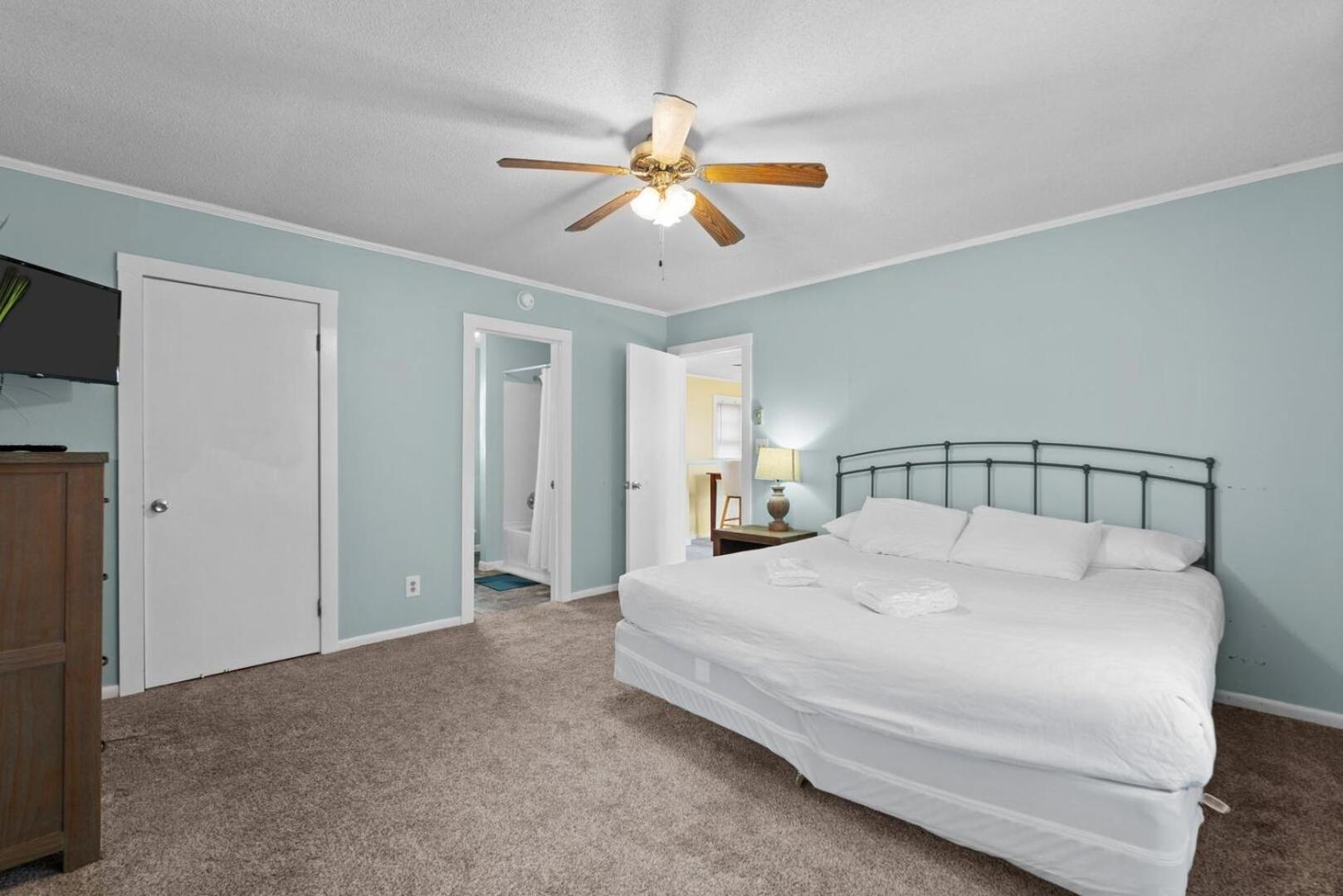 Oceanside Court by KEES Vacations