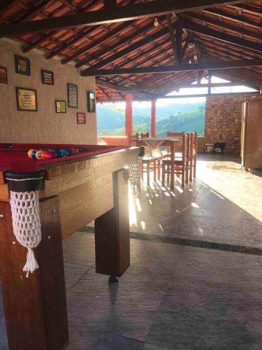 Recanto da Alegria - Casa em Cunha com Jacuzzi,Piscina,Rede,Churrasqueira,Lareira,Deck, Banco de coração