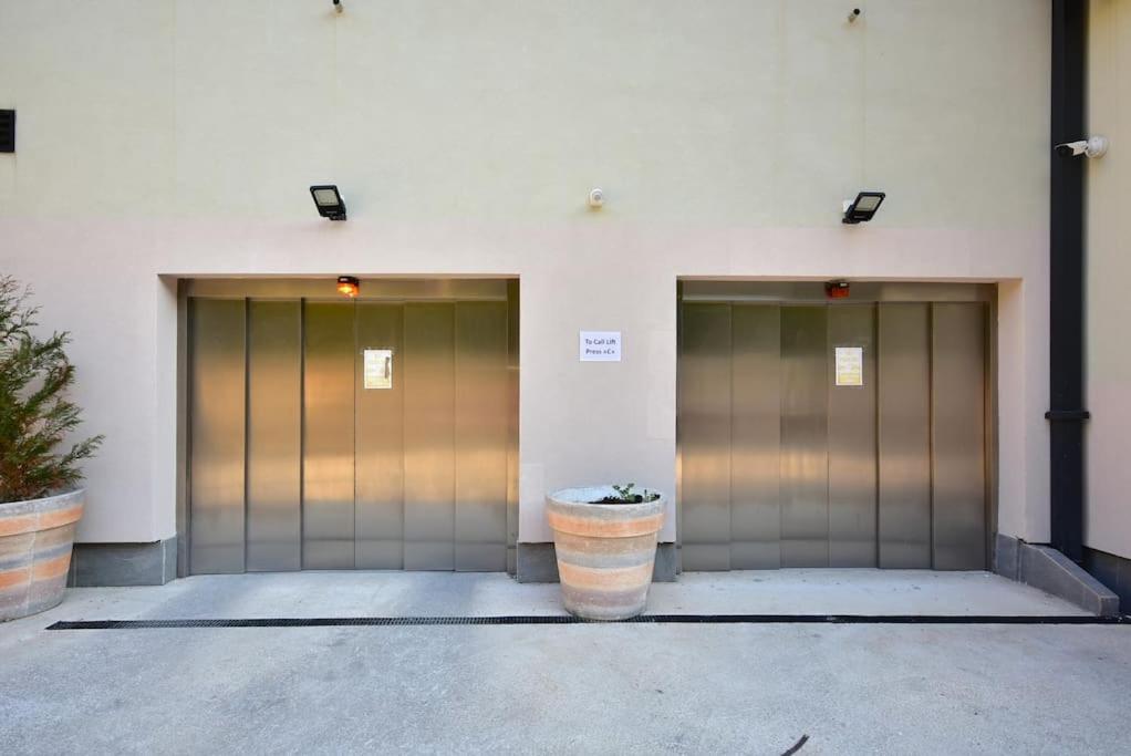 Brand New ! Seaside Apt with Poolview & Parking view 4