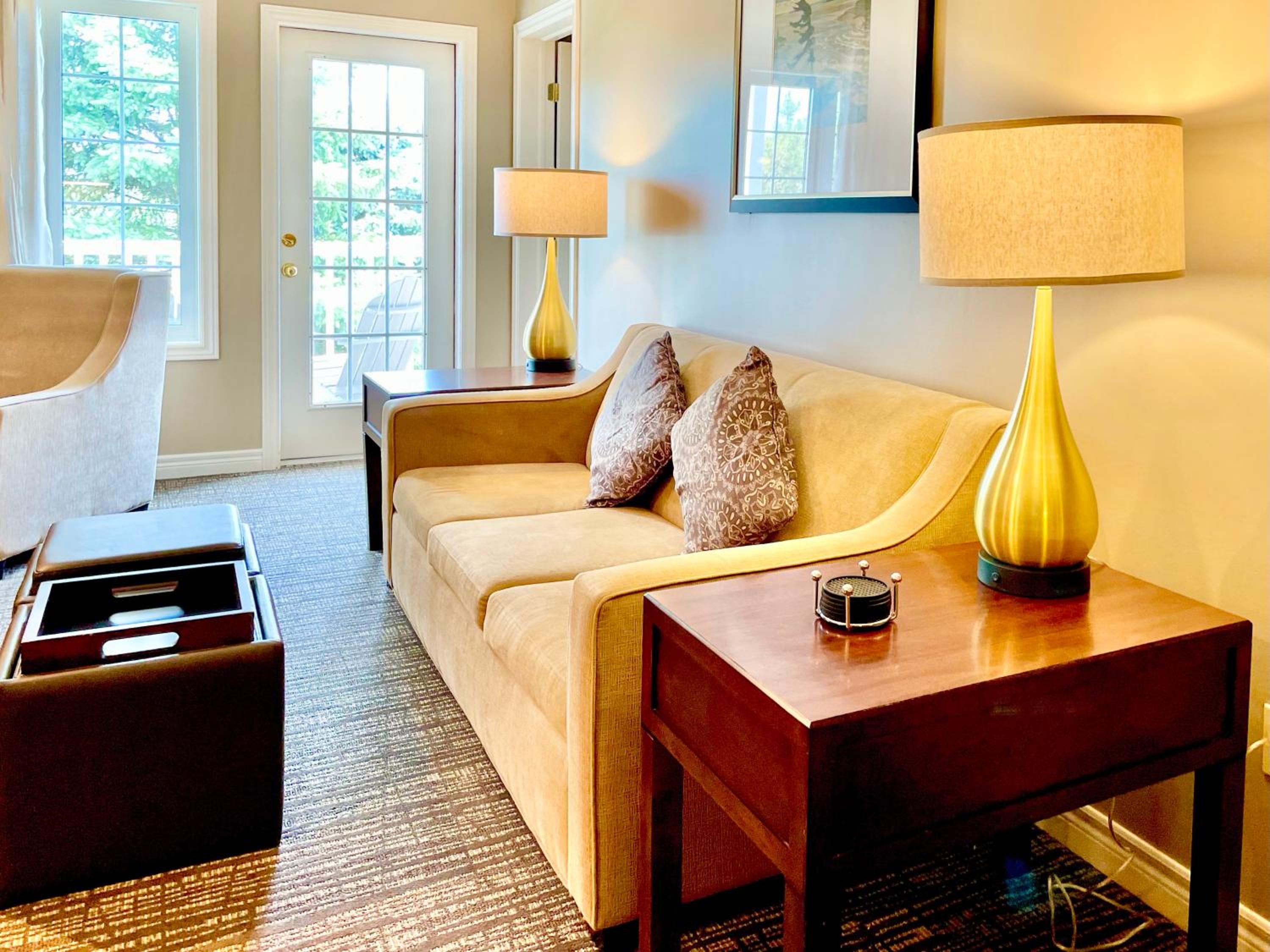 Hillside Haven: Carriage Club Resort Retreat