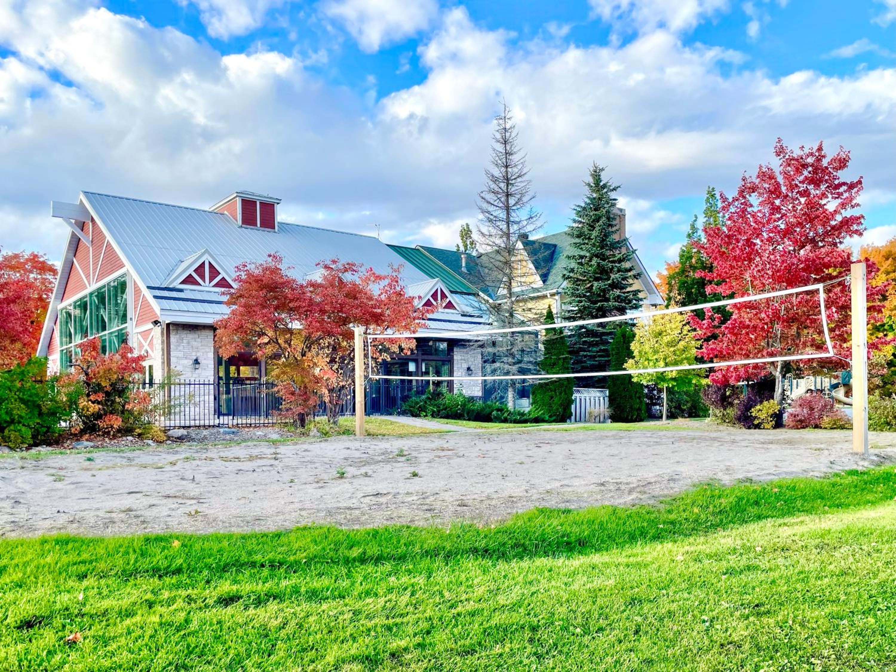 Hillside Haven: Carriage Club Resort Retreat