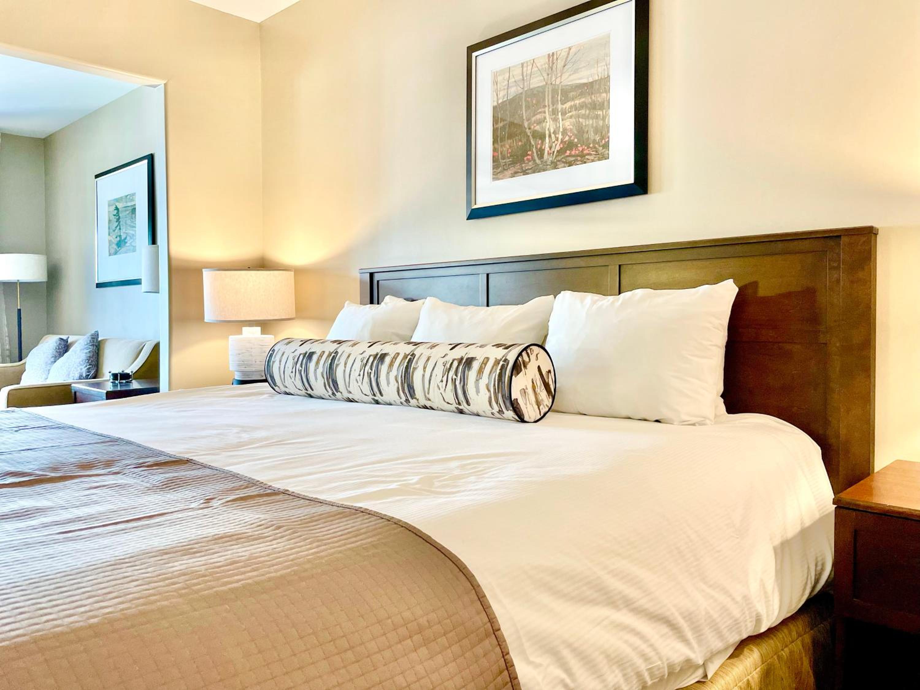 Hillside Haven: Carriage Club Resort Retreat