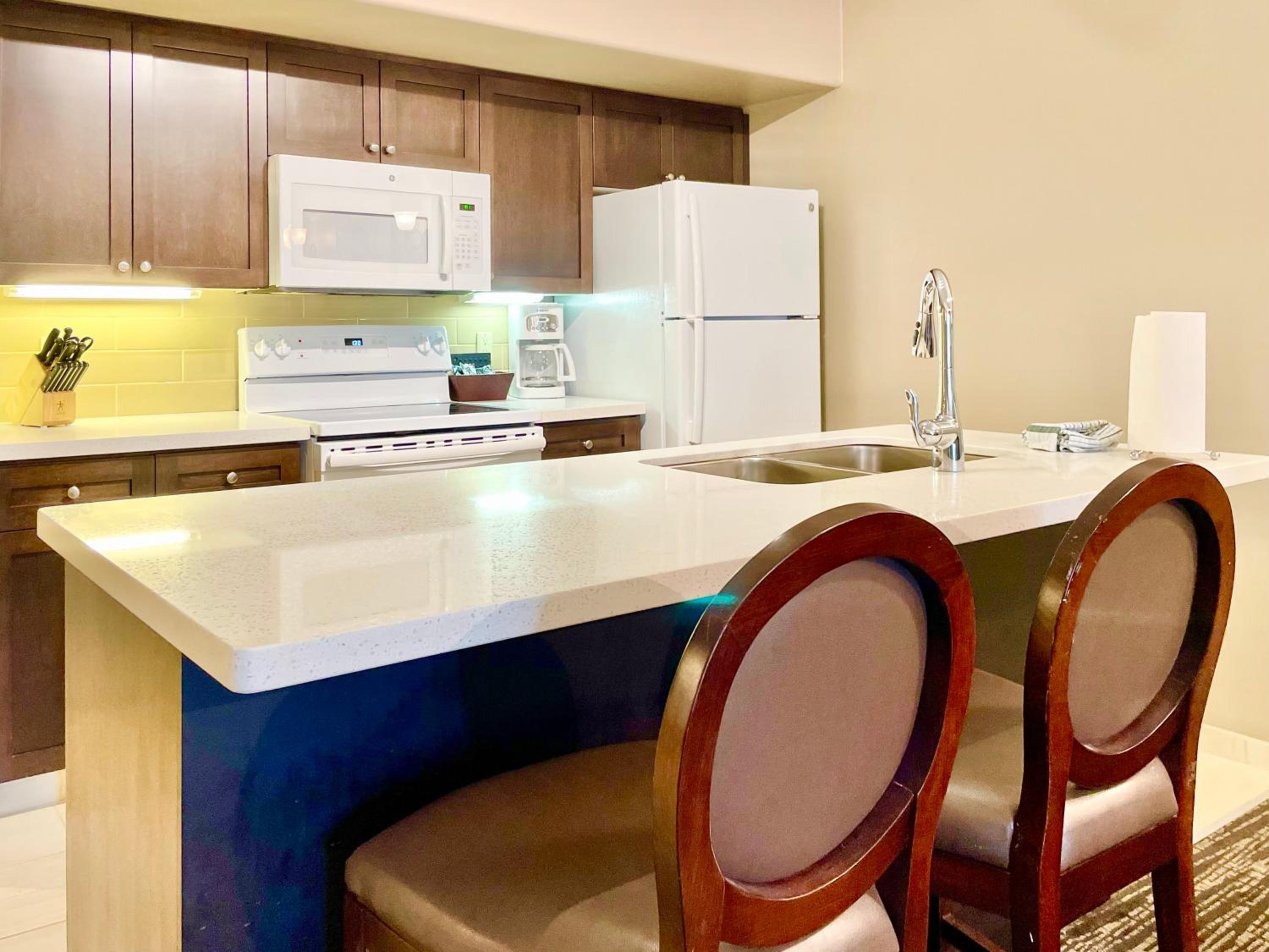 Hillside Haven: Carriage Club Resort Retreat