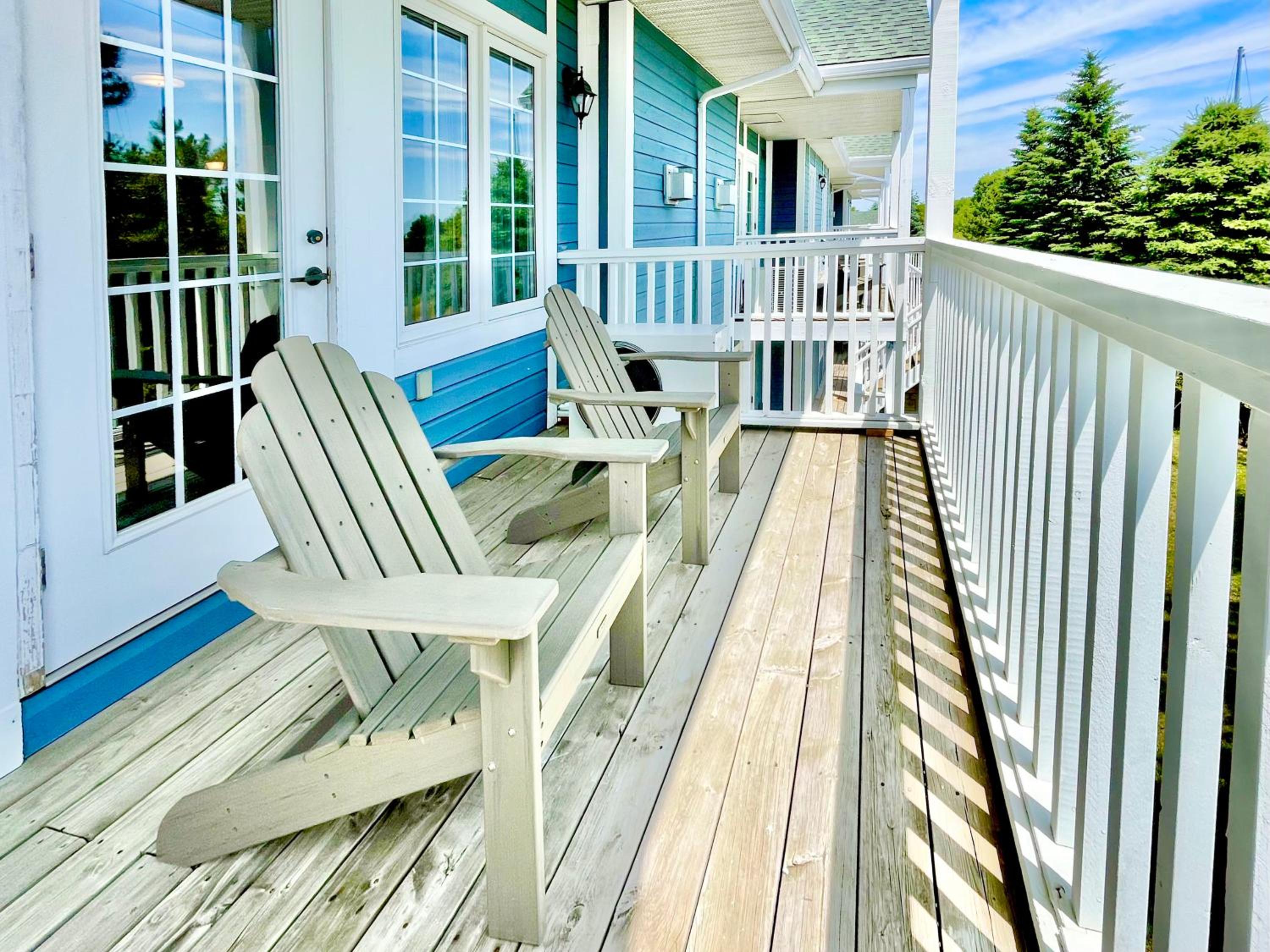 Hillside Haven: Carriage Club Resort Retreat