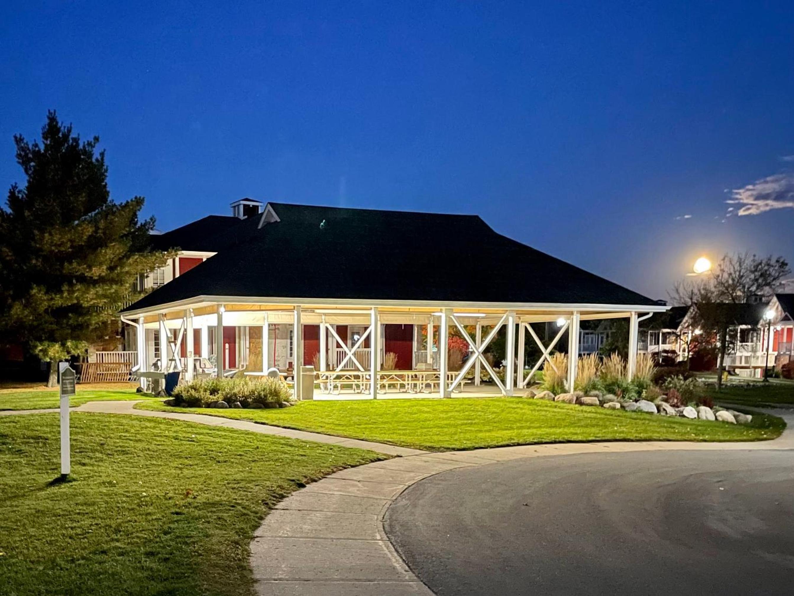 Hillside Haven: Carriage Club Resort Retreat