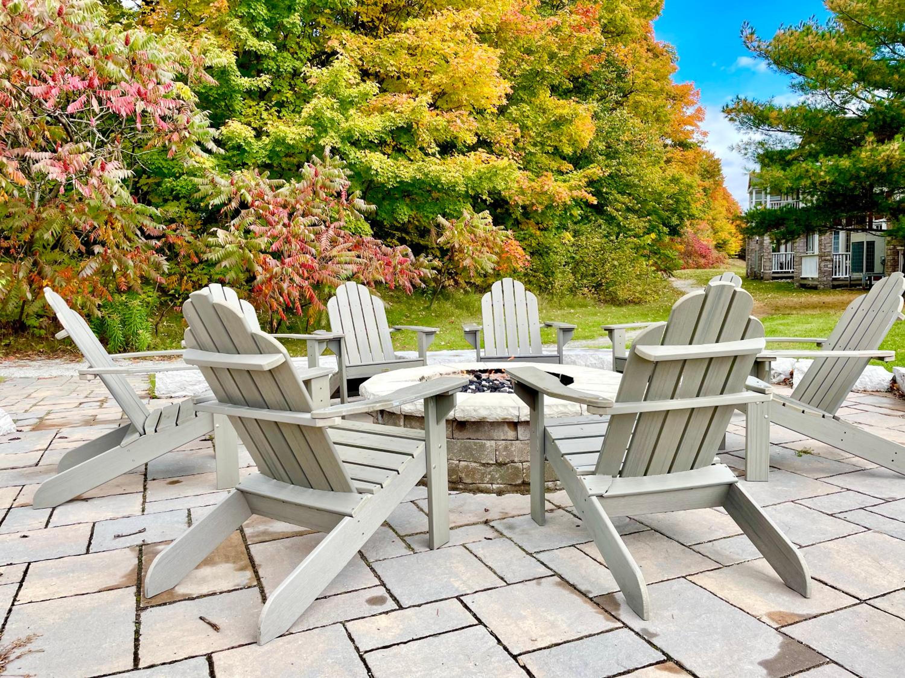Hillside Haven: Carriage Club Resort Retreat