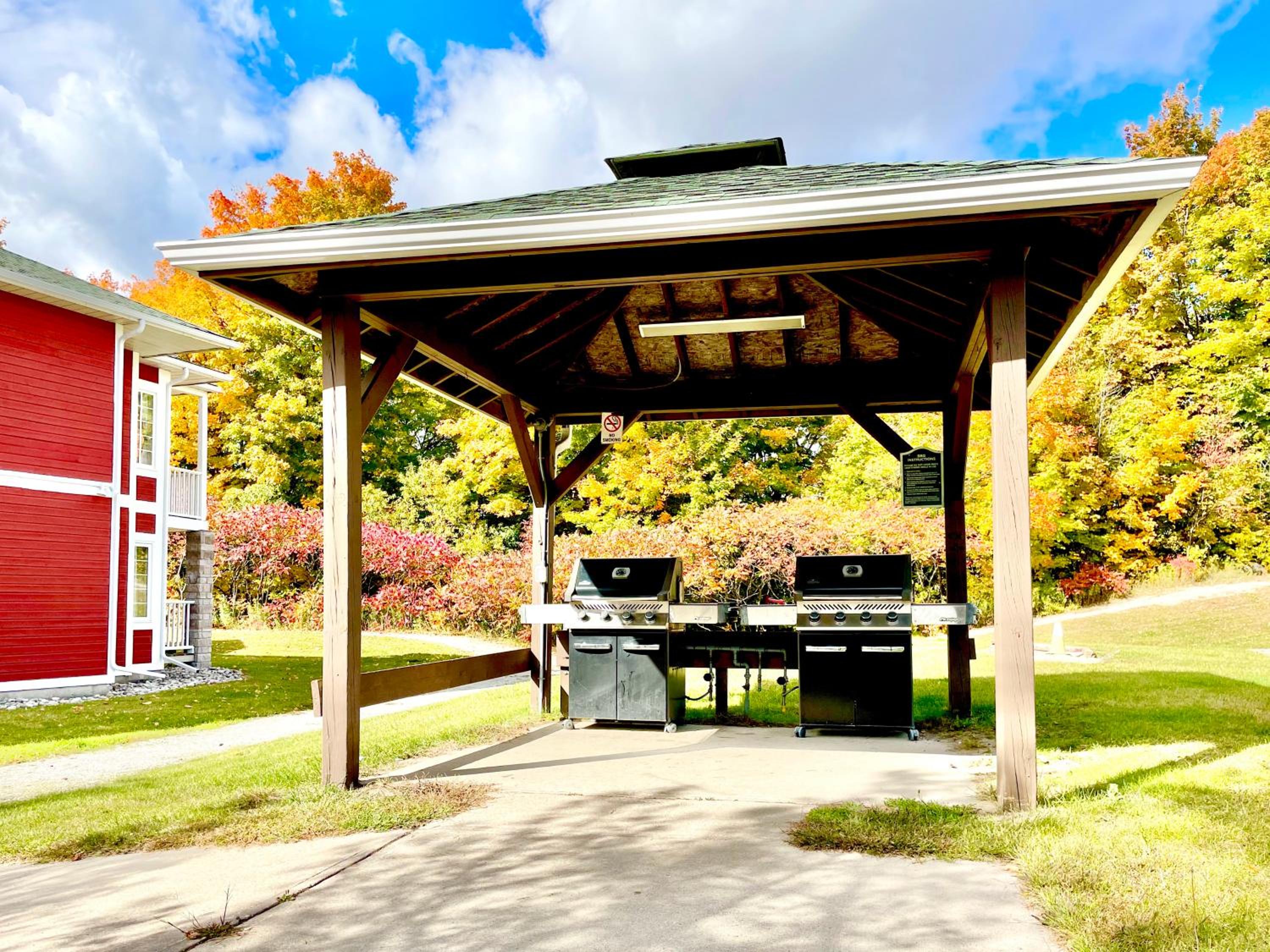 Hillside Haven: Carriage Club Resort Retreat