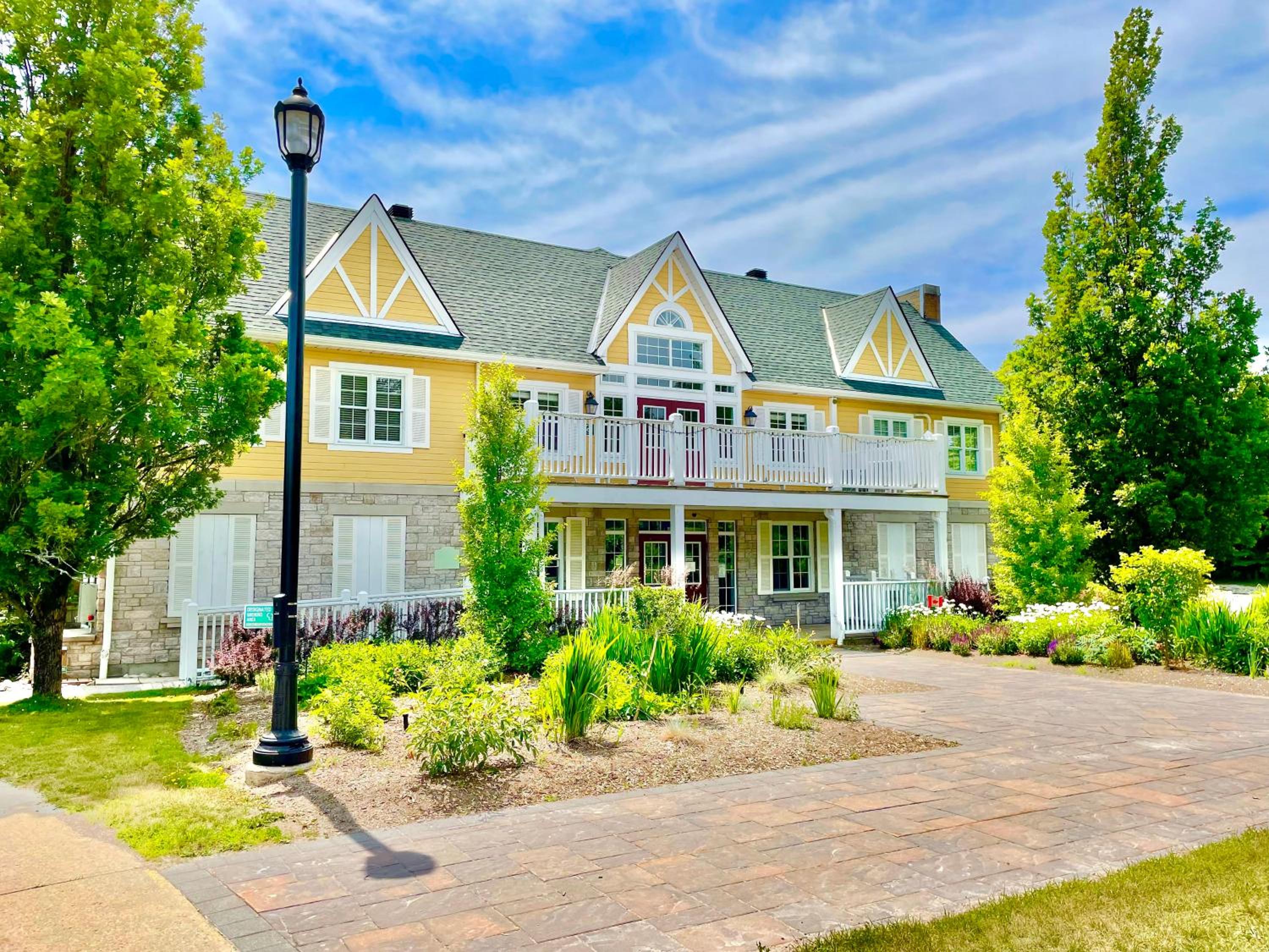Hillside Haven: Carriage Club Resort Retreat