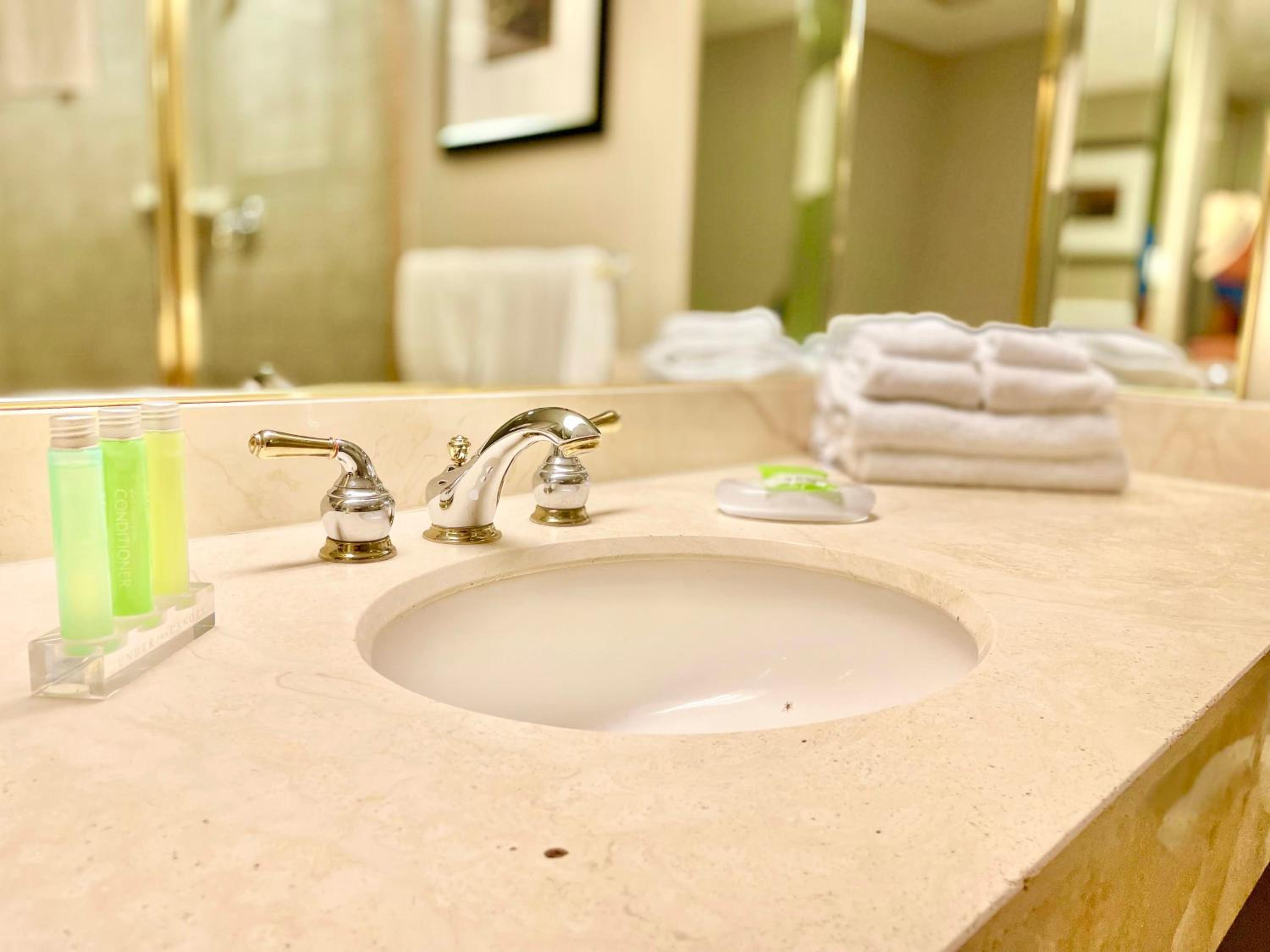 Hillside Haven: Carriage Club Resort Retreat
