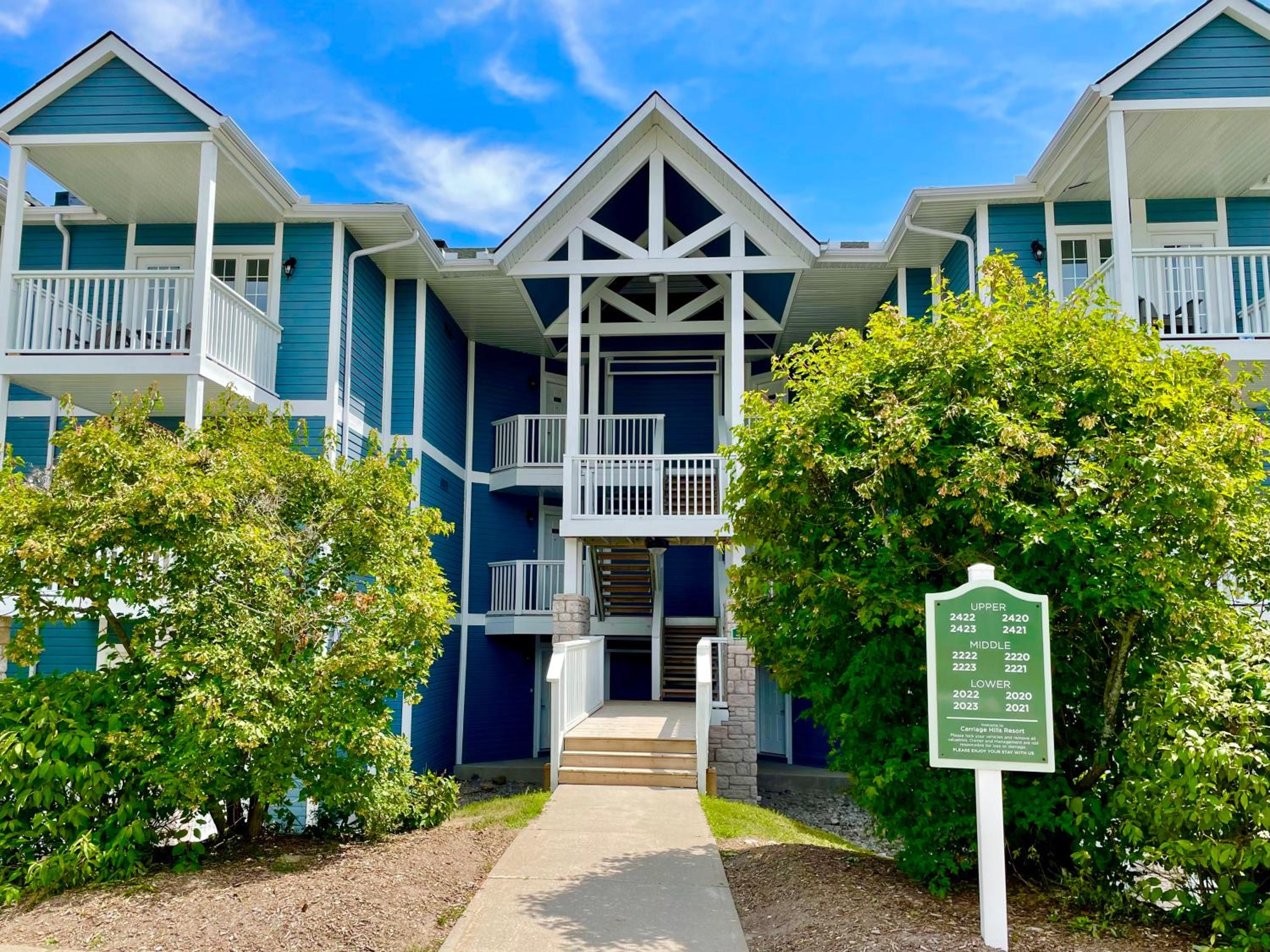 Hillside Haven: Carriage Club Resort Retreat