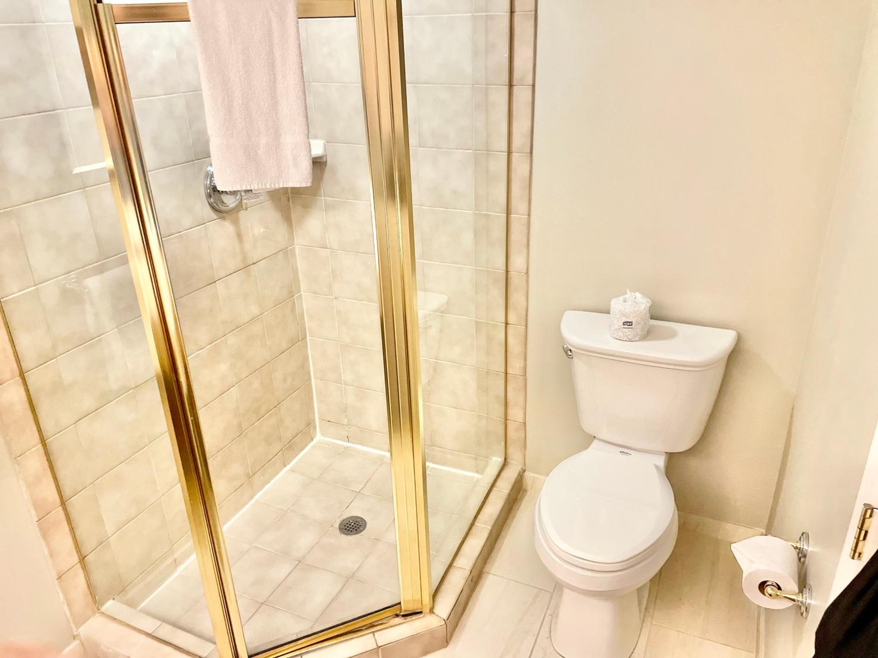 Hillside Haven: Carriage Club Resort Retreat