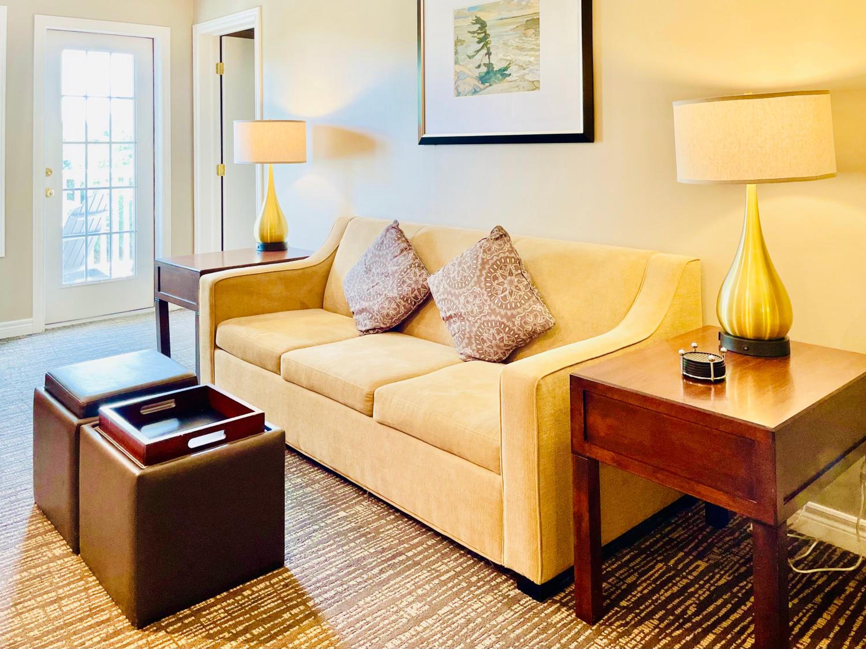 Hillside Haven: Carriage Club Resort Retreat
