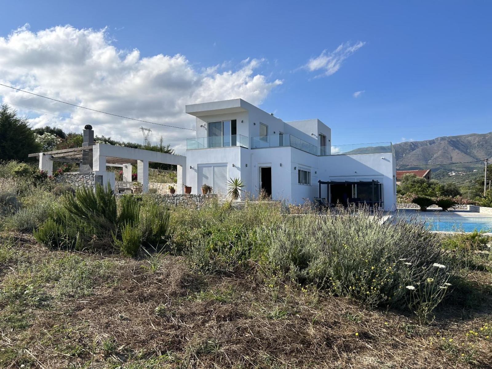 Villa Maïa