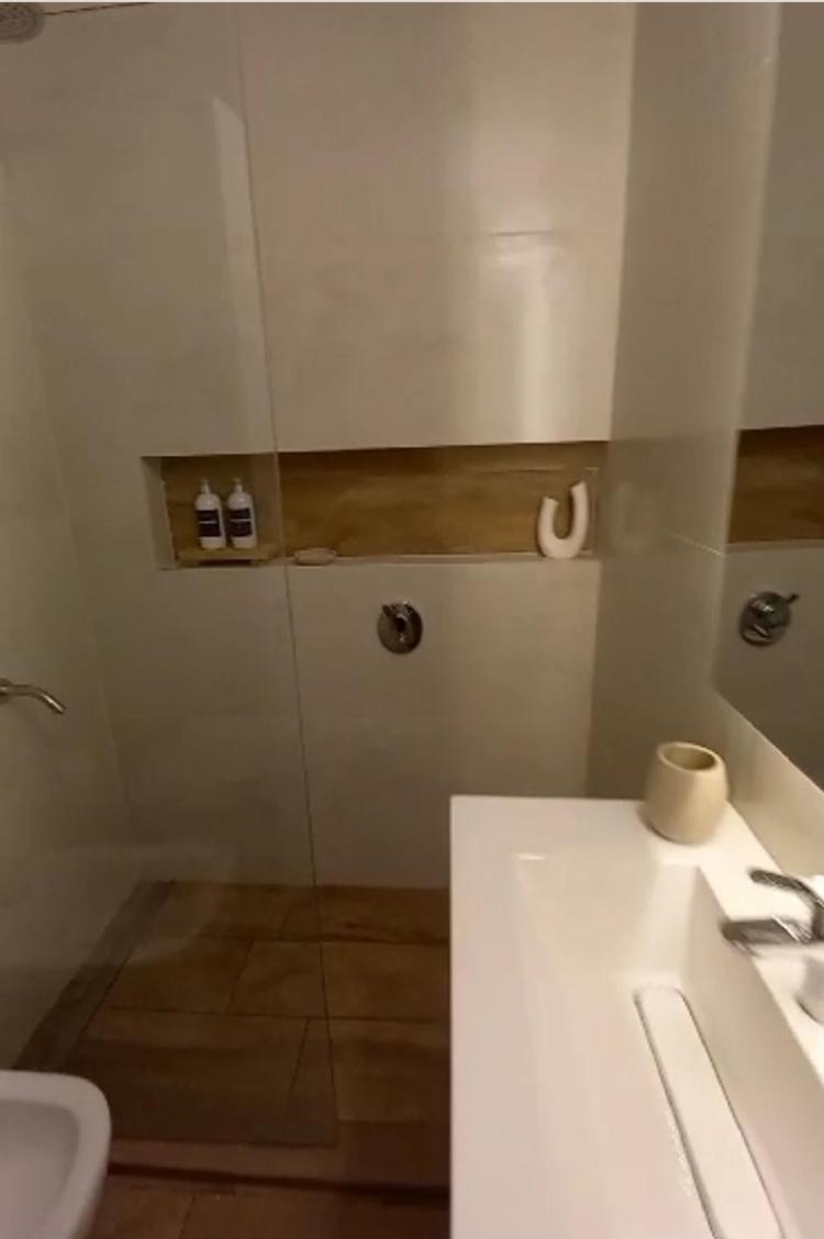 Modern 2 Bedroom Apt at Recoleta
