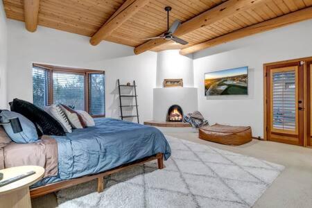 Ultimate Scottsdale Vacation Retreat view 4