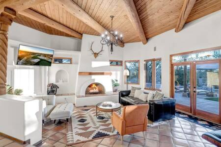 Ultimate Scottsdale Vacation Retreat view 5