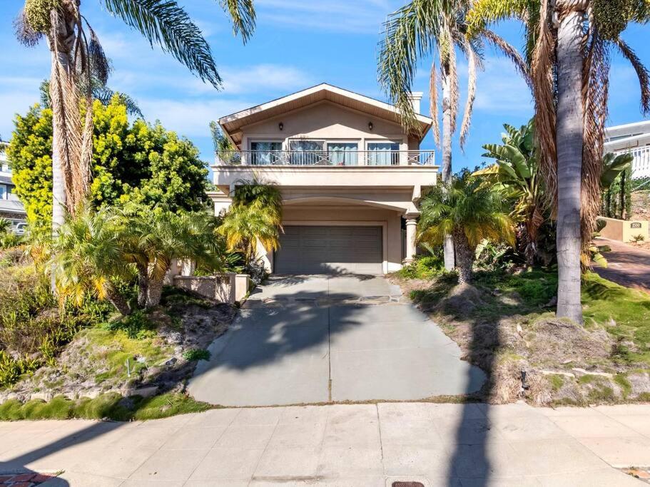 Hotel Ocean-view Mountaintop Getaway. Jacuzzi/ping-pong!