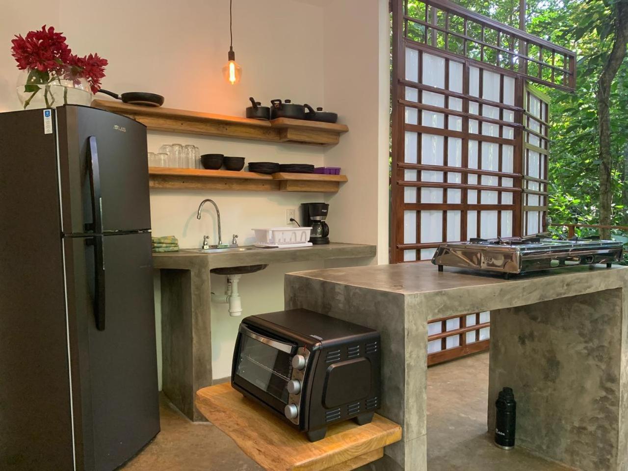 Peaceful Jungle Villa Kona - Pool & Parking for 2 persons