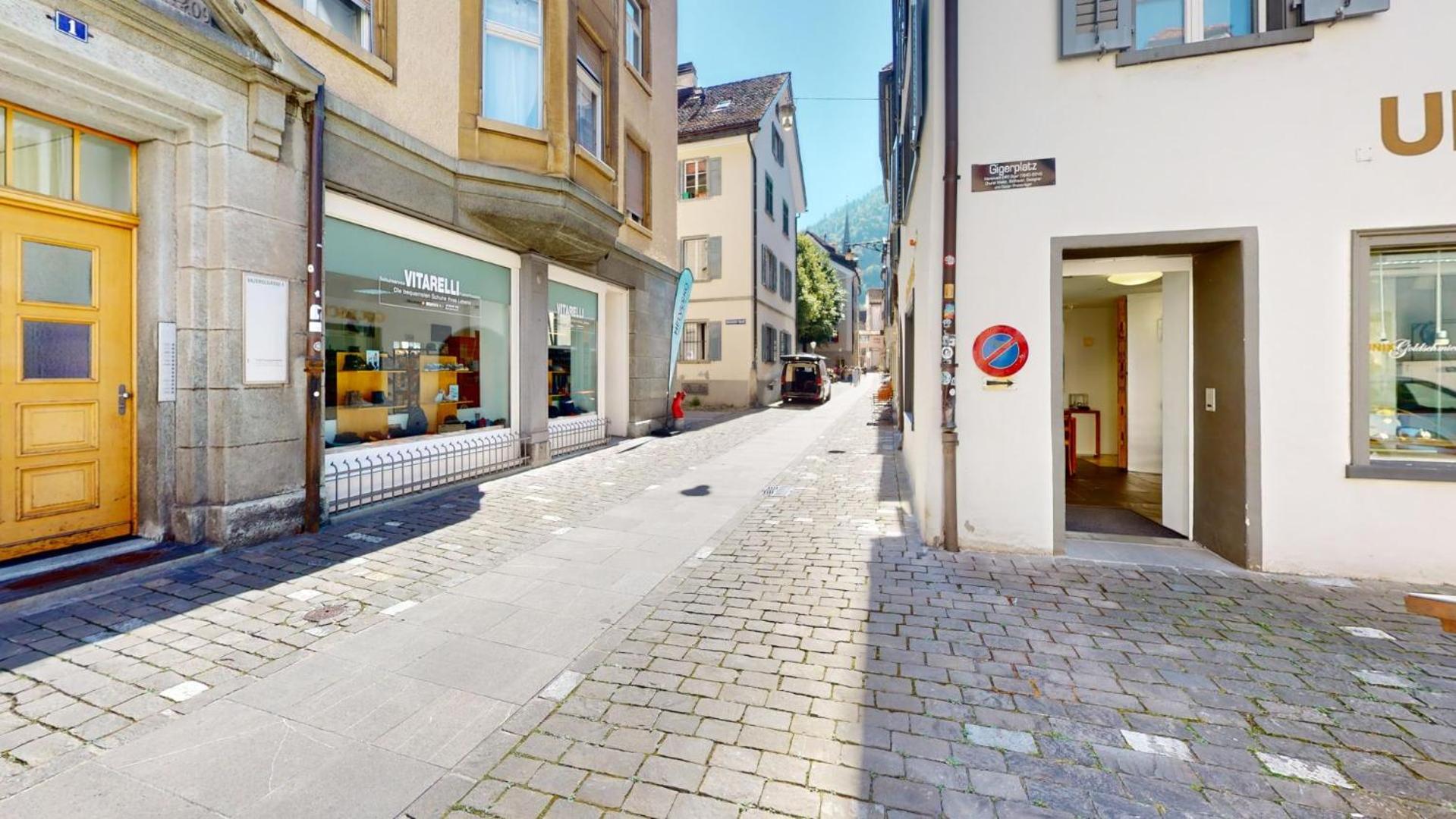 Solution-Grischun - Zentrales Dachzimmer - Kaffee&Tee - Gemeinschaftsbad - Etagenbett -Dachterrasse