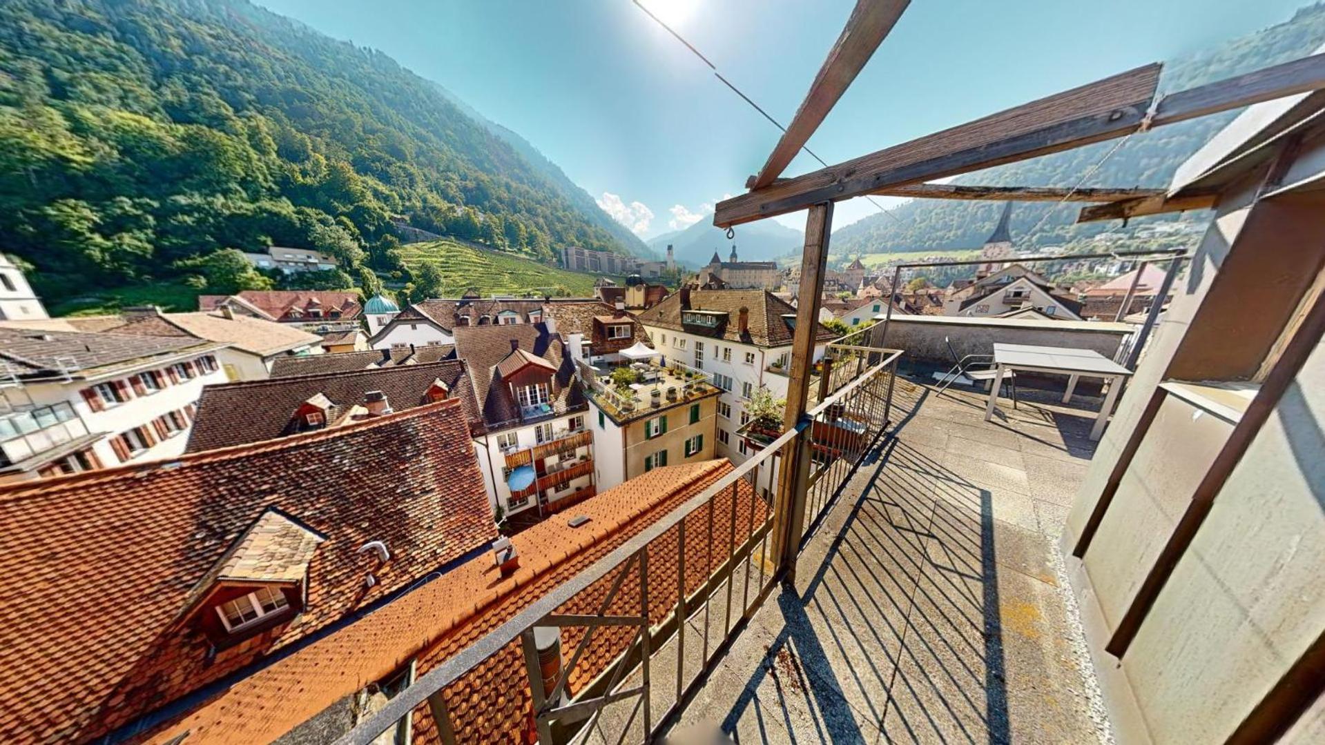 Solution-Grischun - Zentrales Dachzimmer - Kaffee&Tee - Gemeinschaftsbad - Etagenbett -Dachterrasse