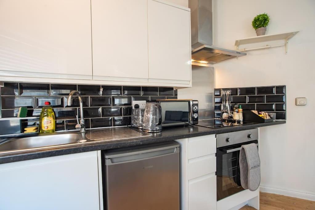 Watford Central Serviced Apartments 2 view 5